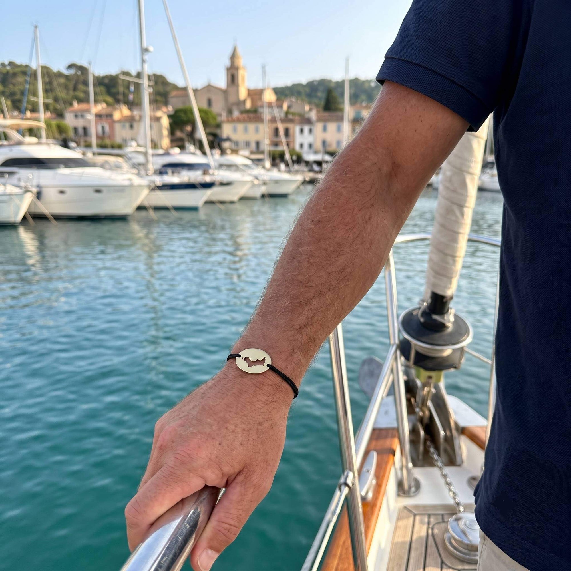 DENIZEN gold bracelet of Porquerolles with black string