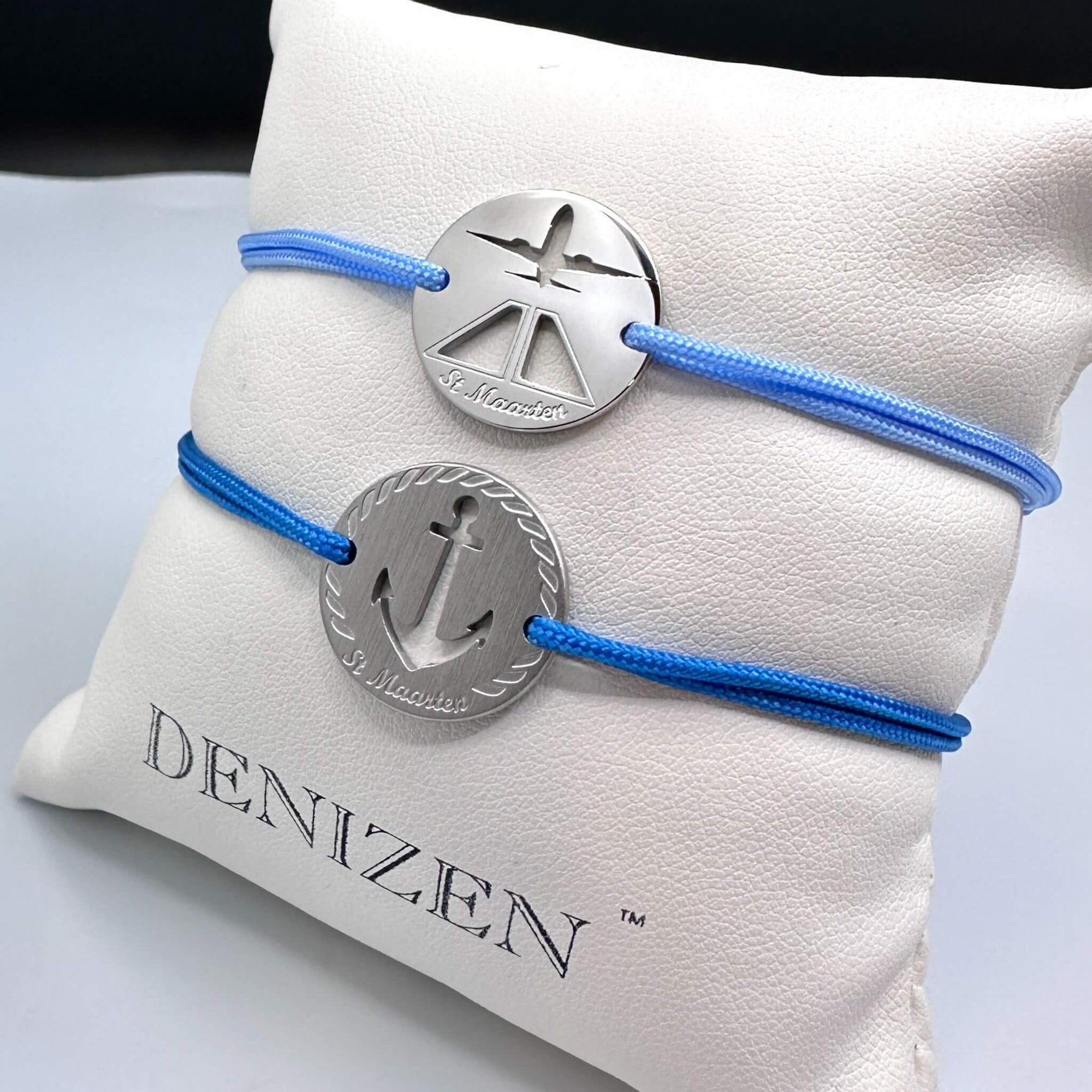 DENIZEN bracelets of Sint Maarten anchor and plane in silver with blue strings