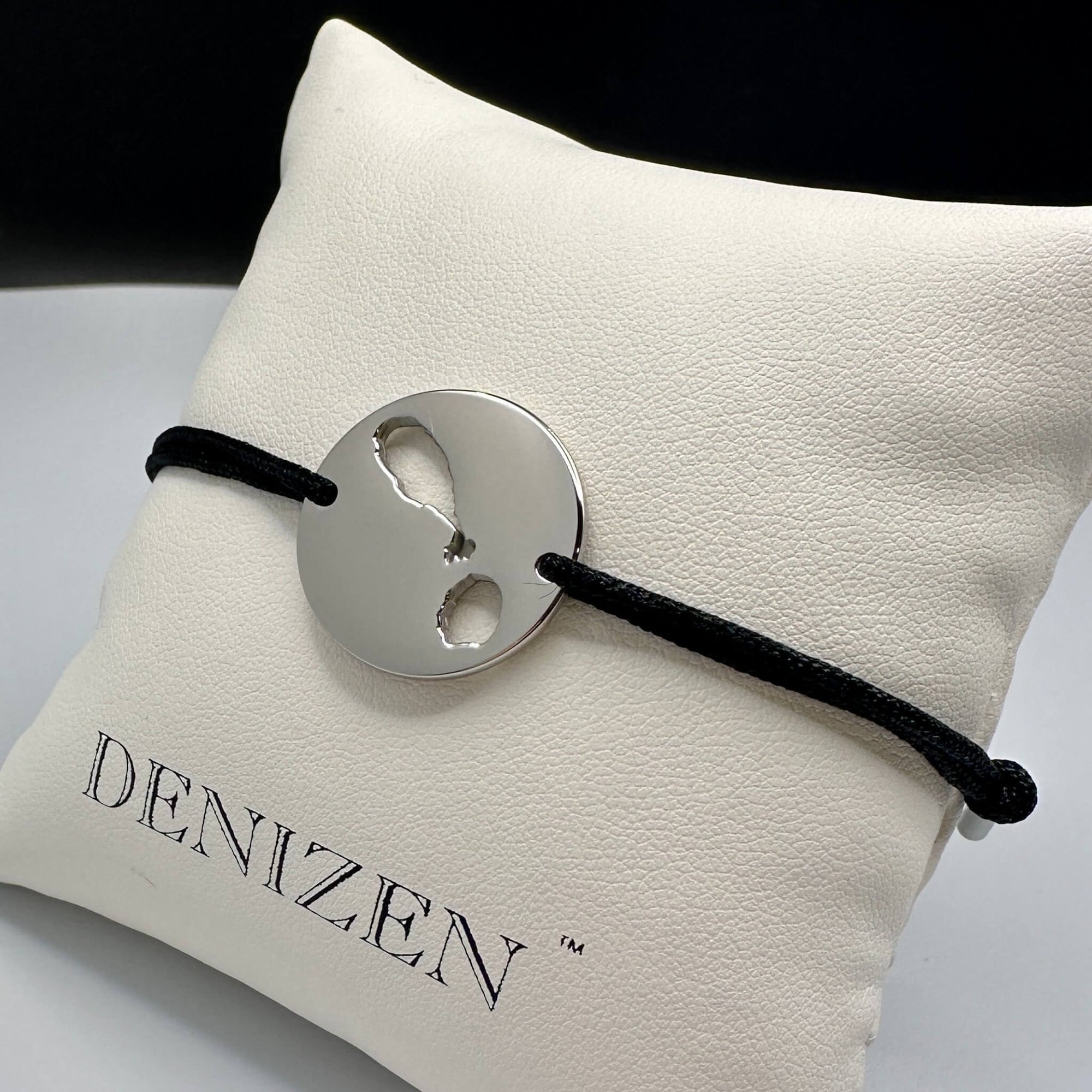 DENIZEN bracelet of St Kitts and Nevis